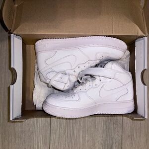 Nike Air Force 1’s Mid size 5Y